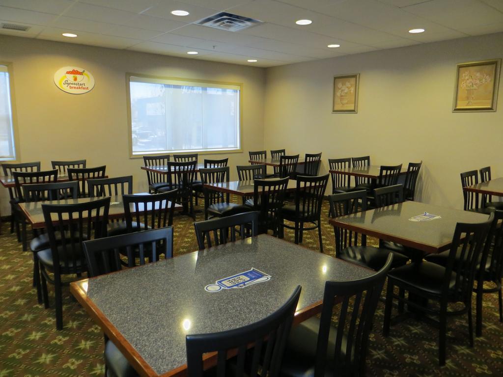 Super 8 By Wyndham Red Deer City Centre Dış mekan fotoğraf